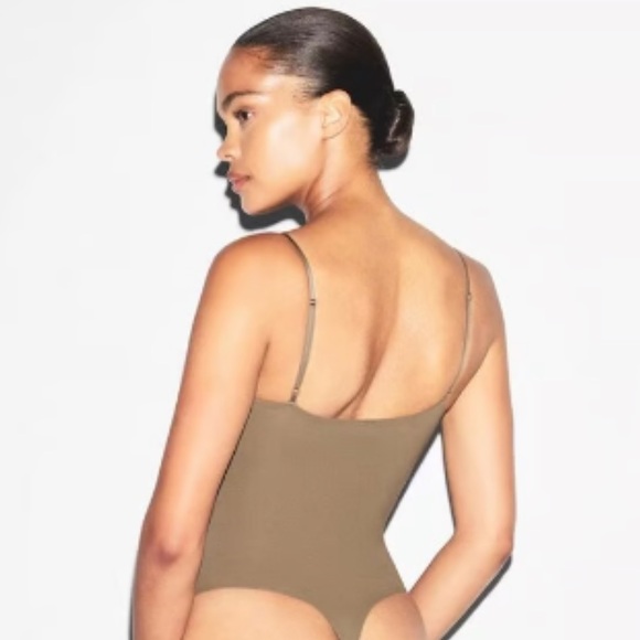 SKIMS NWT Fits Everybody Cami Bodysuit - Truffle - Picture 4 of 6